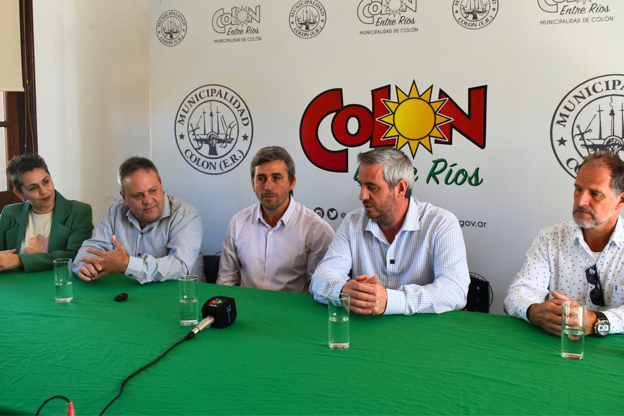 Autoridades y representantes institucionales durante la presentación de WIN Colón